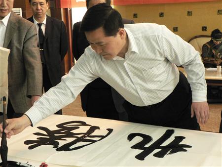 �黭���˻Ӻ���ī, �Ű��Ļ���k8��������Ӯ��һ������